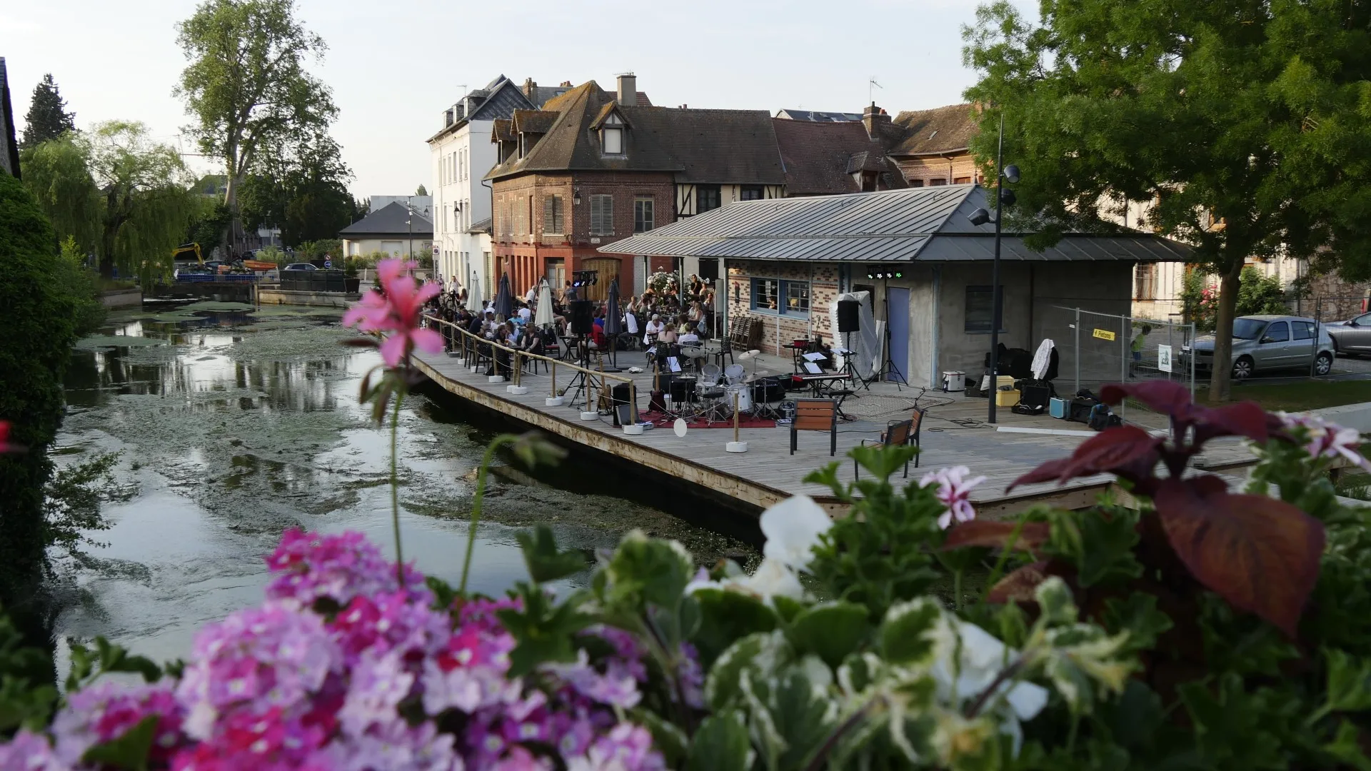 Louviers centre-ville dynamique – investir en Normandie proche de Paris