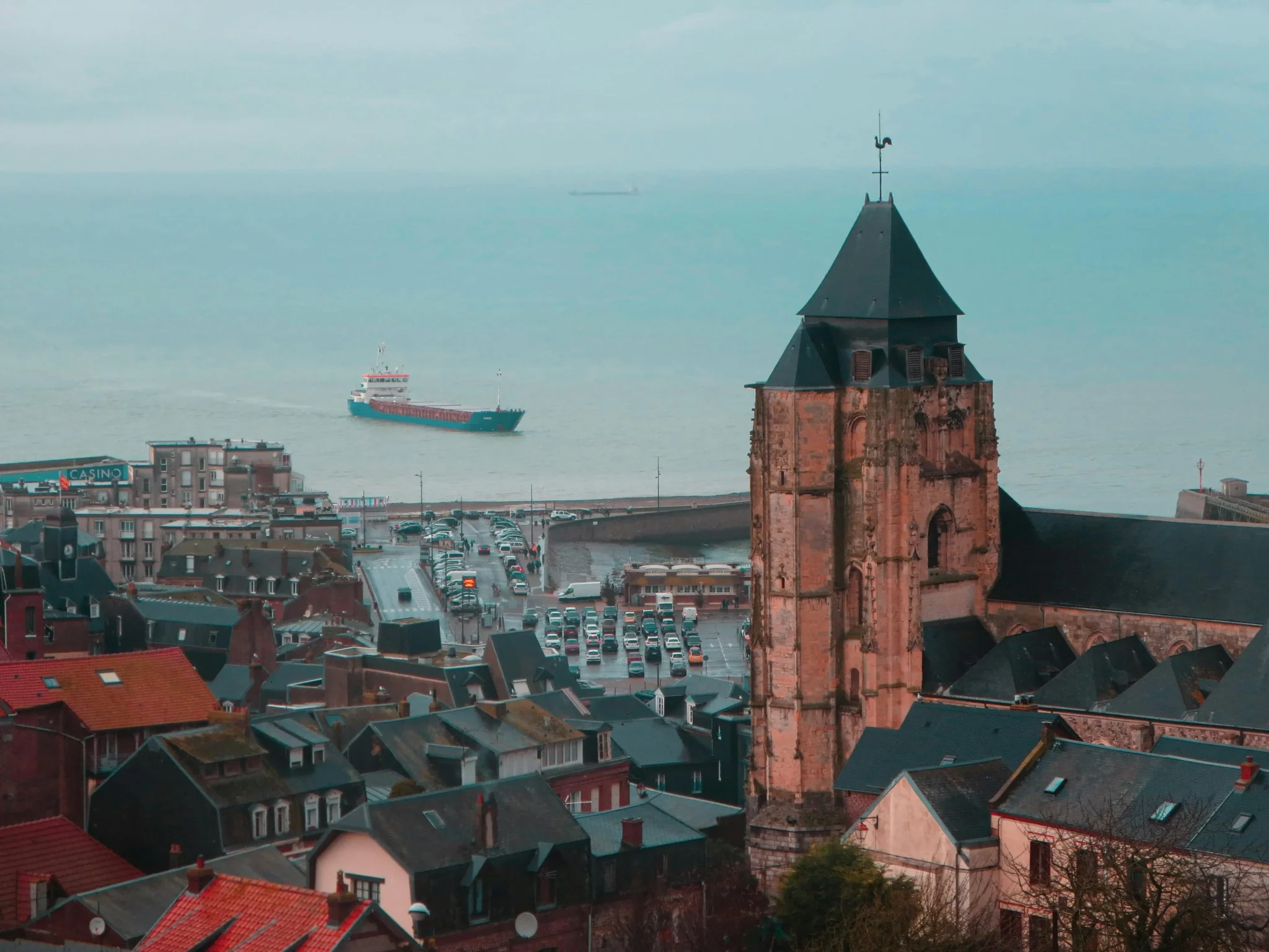 Commerces et services à Fécamp – cadre de vie pratique pour un investissement immobilier